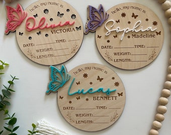 Letrero de nacimiento personalizado con mariposa: estadísticas del bebé grabadas