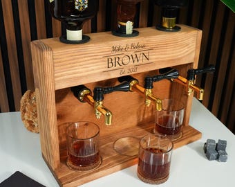 Dispenser di whisky in legno, regalo personalizzato per matrimonio, fidanzamento, regalo per la nuova casa, set di dispenser di liquori personalizzato per coppie, regalo di inaugurazione della casa