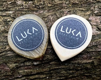 Leaf – high quality handcrafted polyetheretherketone & polyetherimide plectrum guitar pick peek yellow ultem beige gift Luka Plectrums Art