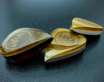 Premium guitar plectrum for shredding, guitar pick in shape of teardrop made of high performance peek and ultem material - Triple Tear