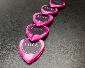Handcrafted pink acrylic kirinite guitar pick in shape of flow, pink handmade guitar plectrum best gift for guitarist - Flow Magenta Pearl