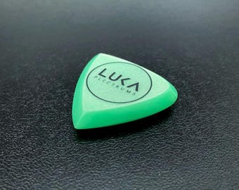 Handcrafted durable uhmwpe guitar pick in shape of hybrid in black or green color best gift for guitarist by Luka Plectrums - Hybrid PE