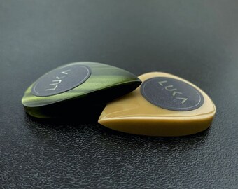 Handcrafted kirinite guitar plectrum in shape of teardrop, beautiful handmade guitar pick, best gift for guitarist - Venom & Tan Teardrop