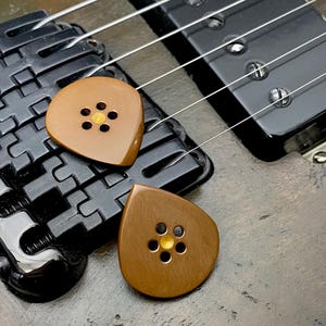 Plettro per chitarra Vespel fatto a mano - Forma Jazz "Golden Button" - 2,3 mm - Opzioni di impugnatura personalizzata e smussatura rapida