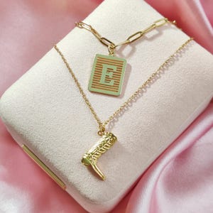 Collares combinados con letras de celosía y botas de vaquero, collares en capas de dos piezas, rellenos de oro de 18 quilates, regalo personalizado con opciones de cadena delicada