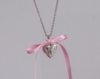 Collier esthétique ruban Coquette, initiales dans le coeur, collier à cadenas rose, collier ballerine