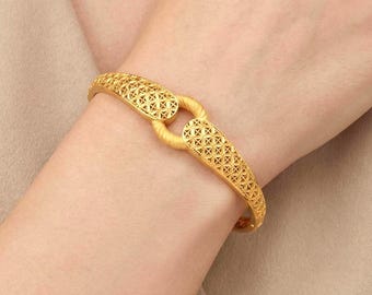 Elegant 22KT Gold Oval Bracelet for Women | Luxury Fine Jewelry