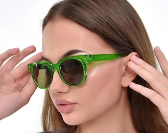 TARAZED Gröna Unisex Solglasögon, Trendiga Runda Glasögonbågar, Polariserade Glas, UV400, Moderiktiga Solglasögon, Solglasögonglasögon, Accessoarer