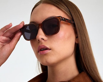 Betria Brown Leopard Unisex Quadratische Sonnenbrille, polarisierte Gläser, UV400, Mode Sonnenbrillen, Sonnenbrillen Brille, coole Damen Accessoires