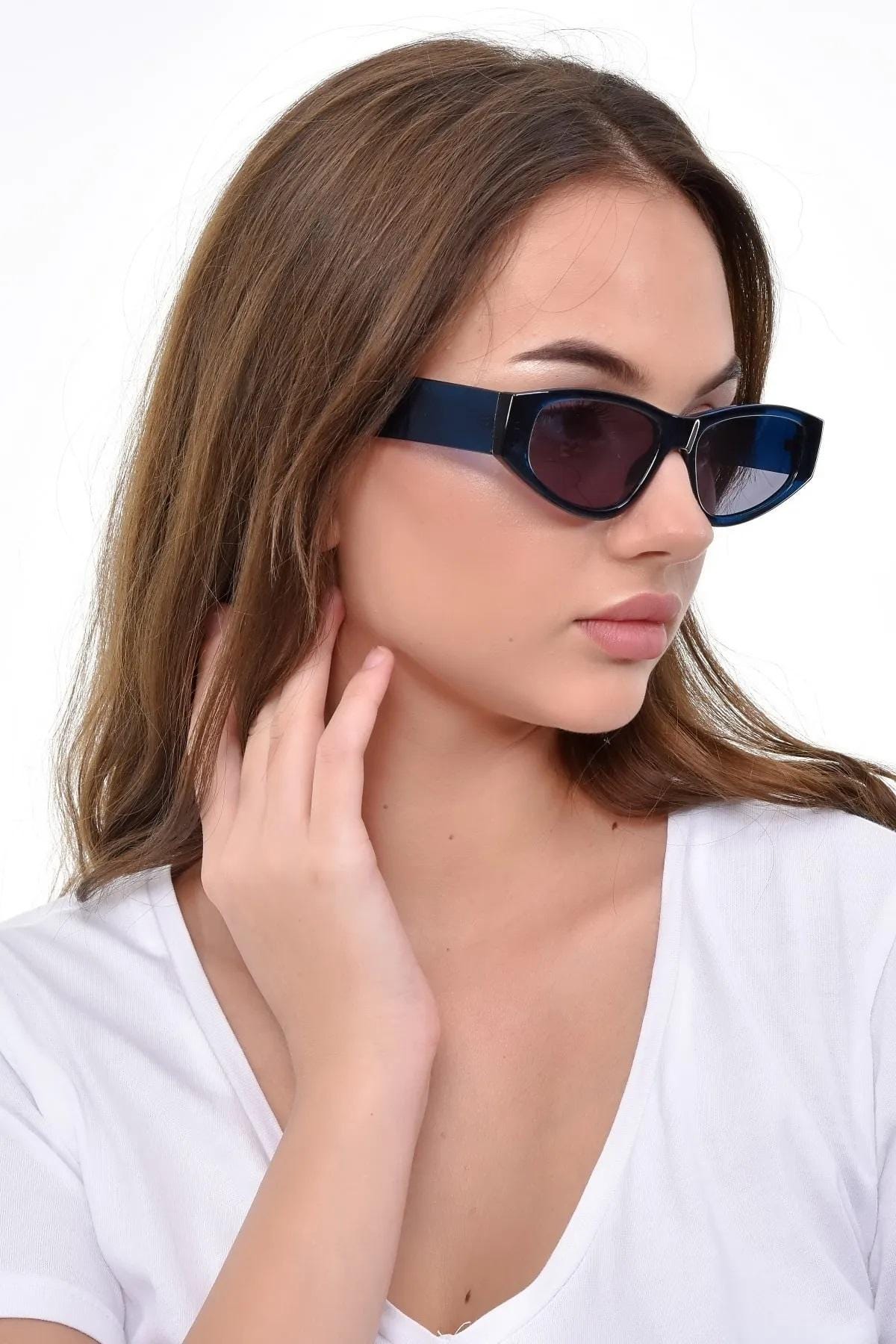 Classic Women\'s Oversized Sunglasses in Navy Oversized Square Tortoise Sunglasses | Anne Klein main image 2
