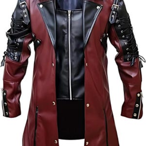 Peut inclure: Une veste en cuir longue à manches longues, de couleur bordeaux avec des accents en cuir noir et des détails en dentelle sur les manches. La veste a une fermeture éclair et plusieurs fermetures à boutons.