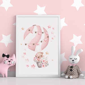 Gepersonaliseerde kindernaam babymeisje kinderkamer kruissteekpatroon, babybeer in roze luchtballon pdf, charmant voor pasgeboren kamerdecoratie