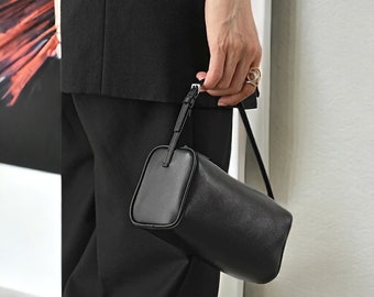 Die Reihe | Schwarze Lederfedertasche | Minimalistische Tasche mit Henkeln | Marke | 90er Jahre Tasche | Rindsledertasche | Margaux Reihe | Umhängetasche aus Leder