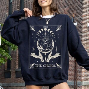 Felpa carta dei tarocchi mistica per amanti della luna, look dark academia celestiale da strega, felpa motivazionale fasi lunari, stile boho
