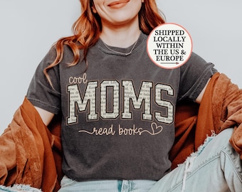 Bookish mom Comfort Colors® shirt, cool moms book club t shirt, mom life book lovers tshirt, Mother's Day Gift, bookworm retro tee, mom gift