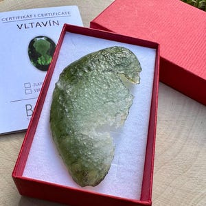 MOLDAVITE / Raw Moldavite / Moldavite Crystal / AUTHENTIC Moldavite / Moldavite Stone / Moldavite Chips / Moldavite / Vrabce Moldavite