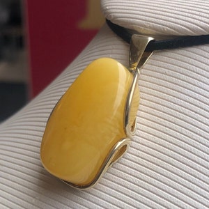 Natürlicher Bernsteinanhänger und 925er Silberanhänger, Butterscotch Echter Bernstein Anhänger, Birthstone Healing Bernstein Anhänger Gelbe Farbe Bernstein