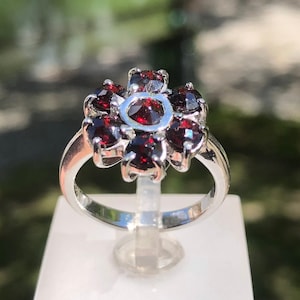 Blumen Granat Ring in 925 Sterling Silber | Handmade Edelstein Schmuck für Frauen