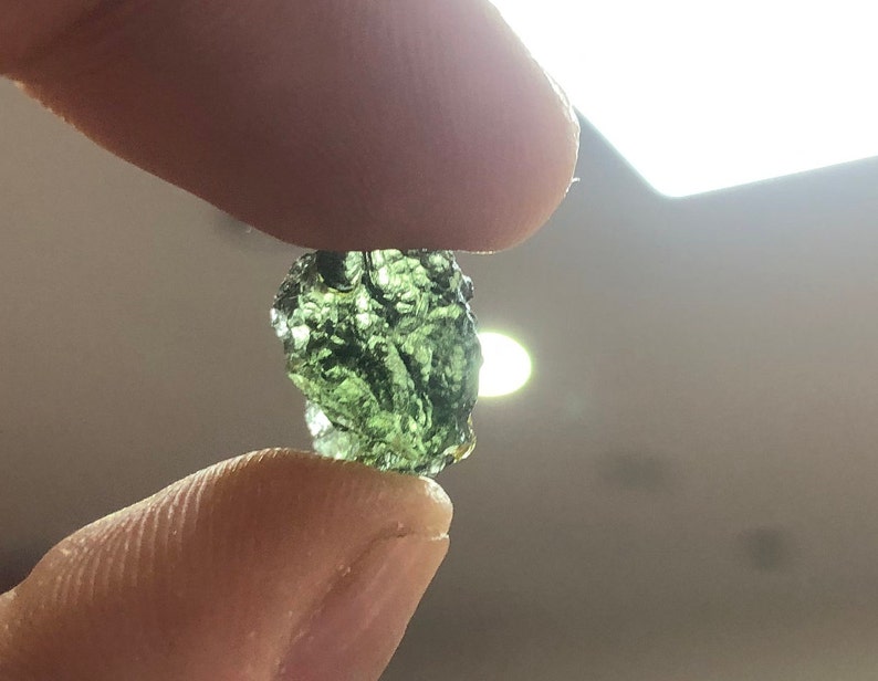 Äkta rå moldavitkristall: tjeckisk meteoritsten bild 5