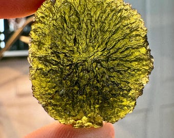 Chlum Moldavite Egg: Echter Roher Moldavit Kristall (3 cm x 3,5 cm, 15 Gramm)