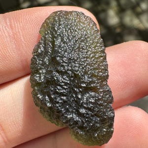 Roher Vrabce Moldavit Kristallstein: Authentischer grüner Edelstein, 5.7 Gramm Bild 2