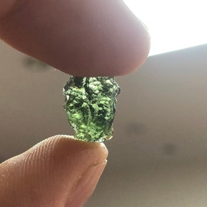 Äkta rå moldavitkristall: tjeckisk meteoritsten bild 8