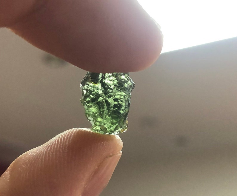 Äkta rå moldavitkristall: tjeckisk meteoritsten bild 8