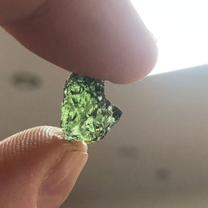Äkta rå moldavitkristall: tjeckisk meteoritsten bild 6