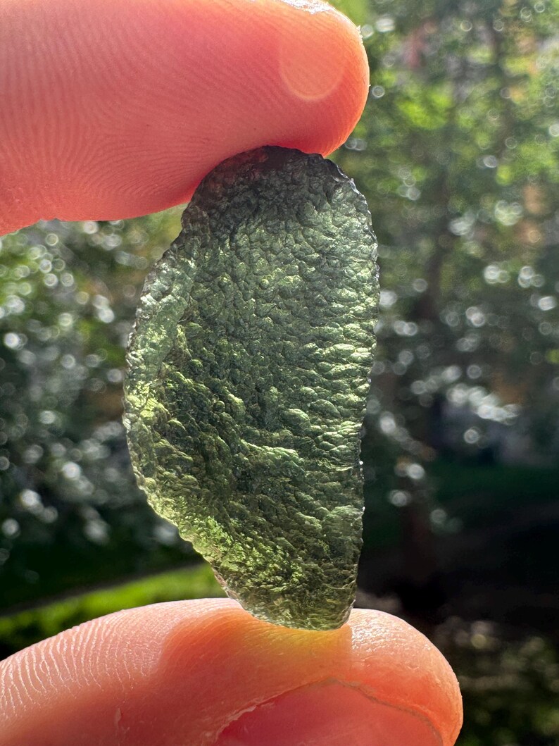 Roher Vrabce Moldavit Kristallstein: Authentischer grüner Edelstein, 5.7 Gramm Bild 3