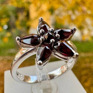 Red Garnet Flowe Ring in 925 Sterling Silver, Red Almandine Pyrope Jewelry Ring For Women, Handmade Garnet Ring.