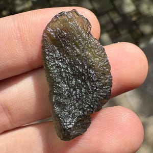 Roher Vrabce Moldavit Kristallstein: Authentischer grüner Edelstein, 5.7 Gramm Bild 4