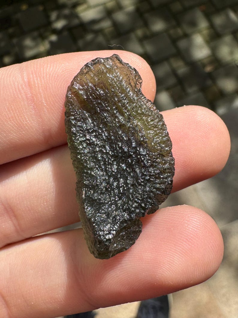 Roher Vrabce Moldavit Kristallstein: Authentischer grüner Edelstein, 5.7 Gramm Bild 4