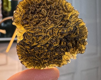 14,2g Moldavita Chlum: Tectito Ouriço Marrom-Esverdeado