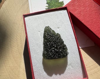 Chlum Moldavite Drop: Cristal de Moldavita Bruto Autêntico (3,5 cm x 2 cm, 7,89 gramas)