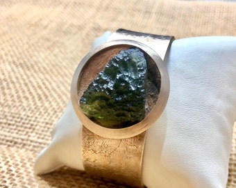 Bracelet artisanal en pierre de moldavite brute : argent sterling plaqué or