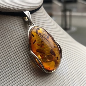 Natürlicher Bernsteinanhänger und 925er Silberanhänger, Butterscotch-echter Bernsteinanhänger, Geburtsstein-Heilbernsteinanhänger Cognac-Farbe Bernstein