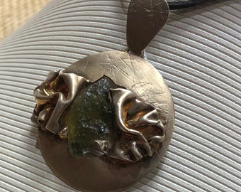 ZTBH Meteorite Esemplari di Moldavite, Gemma Verde di Cristallo Naturale Pietra del Pendente della Collana di Meteorite della Moldavite Cristallo (Metal Color : 4 7g