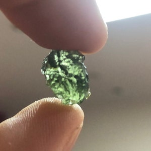 Äkta rå moldavitkristall: tjeckisk meteoritsten bild 2