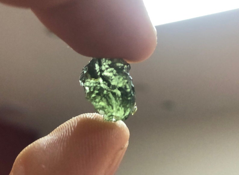 Äkta rå moldavitkristall: tjeckisk meteoritsten bild 2