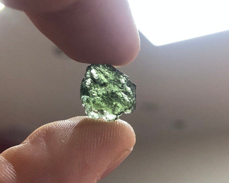 Äkta rå moldavitkristall: tjeckisk meteoritsten bild 1