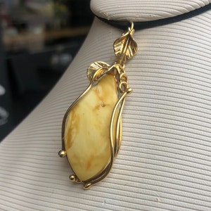 Natürlicher Bernsteinanhänger und 925er Silberanhänger, Butterscotch Echter Bernstein Anhänger, Birthstone Healing Bernstein Anhänger Weiße Farbe Bernstein