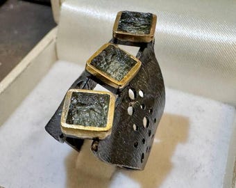 Handcrafted Moldavite Women&#39;s Ring in 925 Textured Silver with Gold-Plated Inlays – Brutalist Style