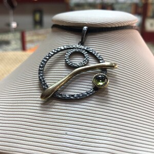 Echter Moldavit-Rohsteinanhänger 100% natürlich mit zertifiziertem Edelstein aus der Tschechischen Republik 925 Sterling Silber Handgefertigter Designer Schmuck