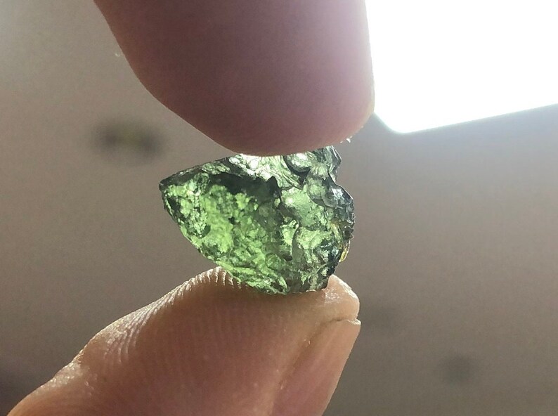 Äkta rå moldavitkristall: tjeckisk meteoritsten bild 4