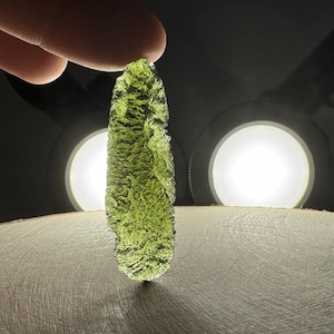 MOLDAVITE / Moldavite grezza / Cristallo di Moldavite / Moldavite AUTENTICA / Pietra di Moldavite / Chips di Moldavite / Moldavite / Chlum Moldavite