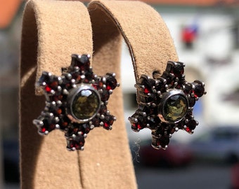 Handgemaakte Moldaviet oorbellen in 925 sterling zilver met rode granaten, Moldaviet sieraden, Tektite Meteoriet Vltavin, oorbellen voor dames.