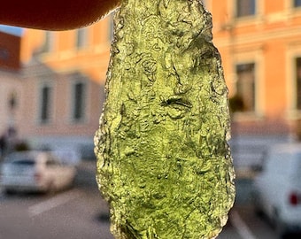Gota de Moldavita Chlum: Cristal de Moldavita Bruto Autêntico (2 cm x 1,5 cm, 3,5 gramas)