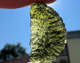 Gota de Moldavita Chlum: Cristal Bruto Autêntico (3 cm x 2 cm, 4,6 gramas)