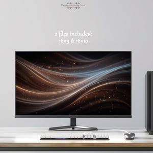 Pode incluir: Um monitor de computador exibe um design digital abstrato com linhas fluidas em tons de castanho, dourado e azul. Um teclado e um rato estão sobre a secretária. O texto "Vintage Artistry Craft" está no topo. O texto "2 ficheiros incluídos: 16x9 & 16x10" também é visível.