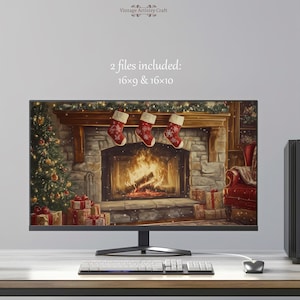 Könnte beinhalten: Eine digitale Illustration eines Kamins mit Strümpfen, die am Kaminsims hängen. Der Kamin ist angezündet und im Hintergrund steht ein Weihnachtsbaum. Das Bild ist in einem Wohnzimmer mit einem roten Sessel und Geschenken unter dem Baum platziert. Der Text "2 Dateien enthalten: 16x9 & 16x10" wird über dem Bild angezeigt.